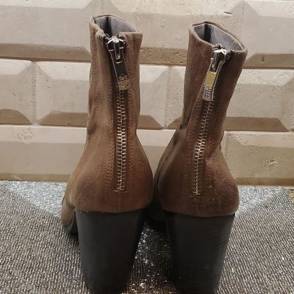 ON HOLD!  VINCE CAMUTO Hadley Bootie - Size 9 - Picture 5 of 9